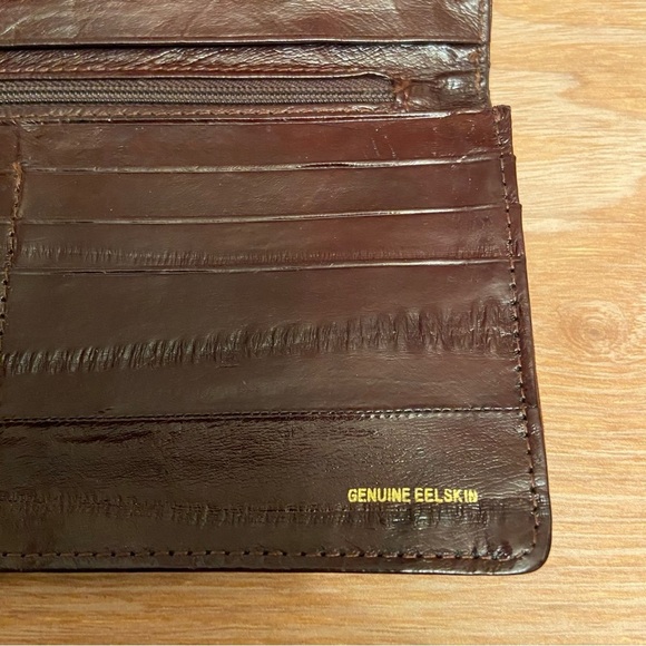 Genuine Eel-skin BiFold Compartment Brown Vintage Wallet. - Picture 2 of 6